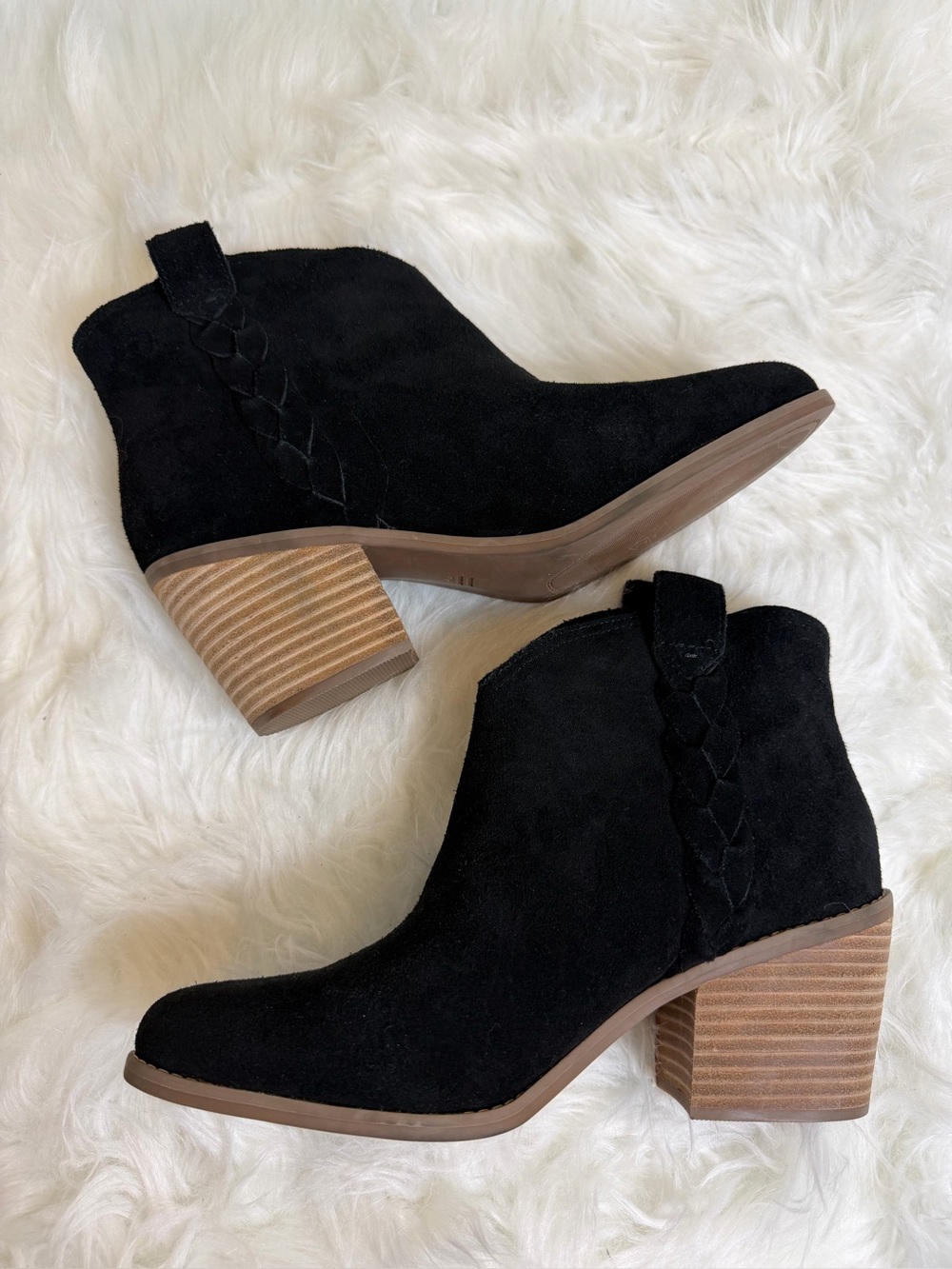 NWOT TOMS Constance Ankle Boot in Black Suede Leather Braid Size 9.5 Western